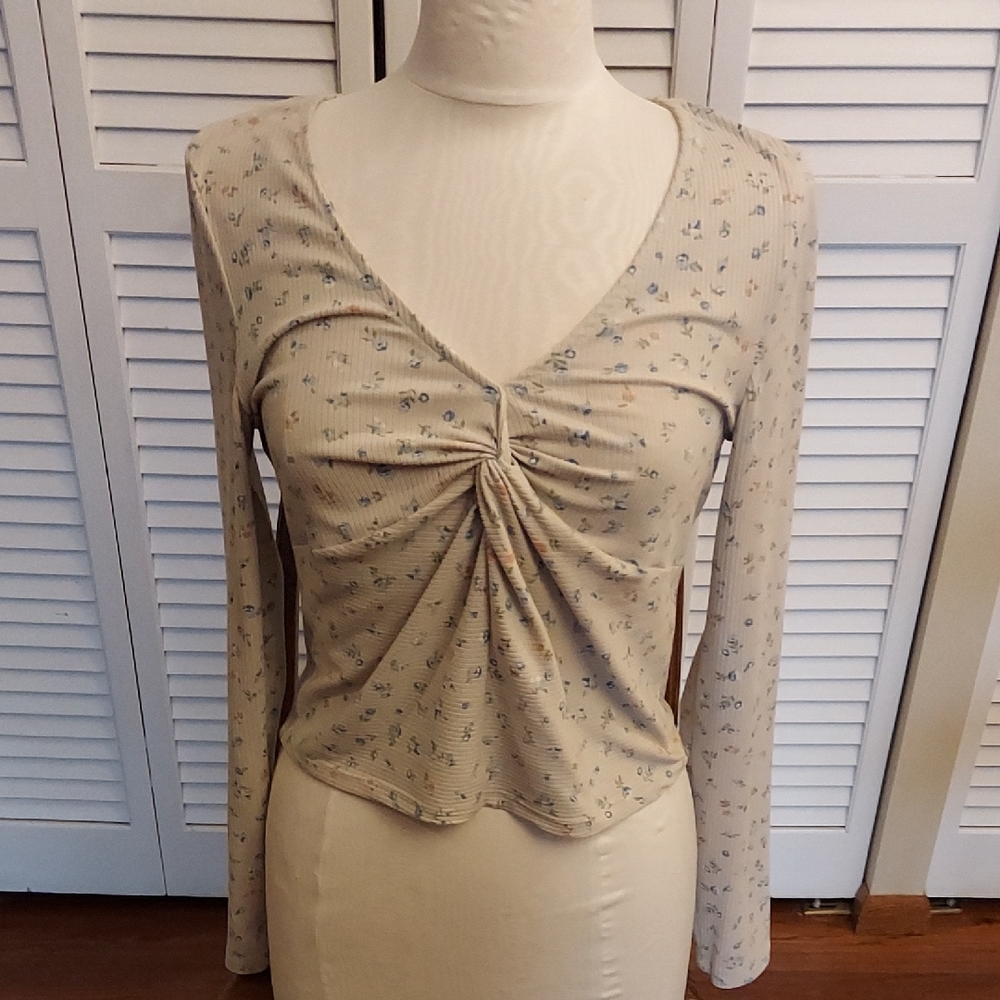 Sexy Floral Twist-Front Long Sleeve Top